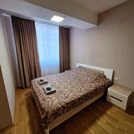 Reni Apartment *